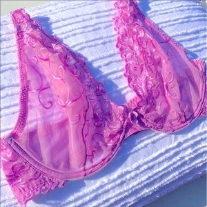 Victoria secret. 34DD bra